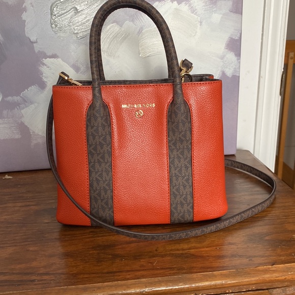 Austin pebbled cross body - Picture 2 of 4